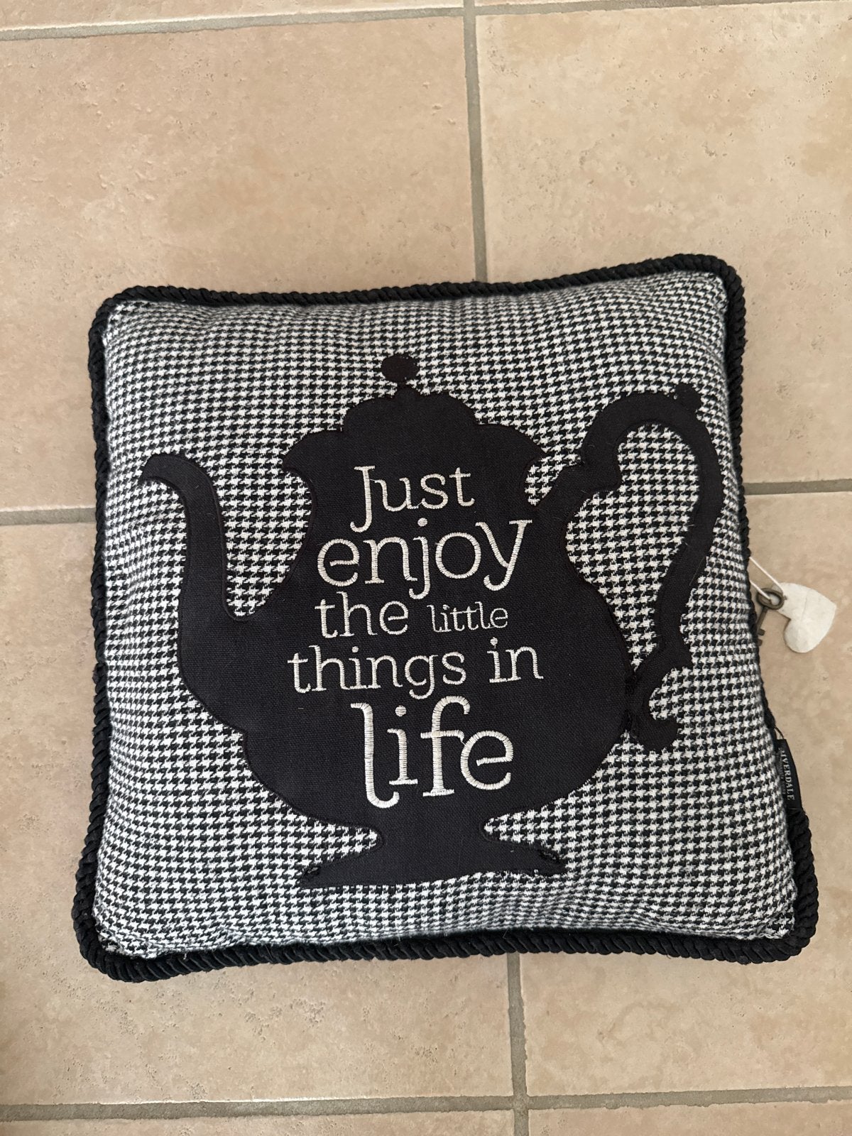 Riverdale sierkussen 'Just enjoy the little things', Ophalen, Gebruikt, Zwart, Met print