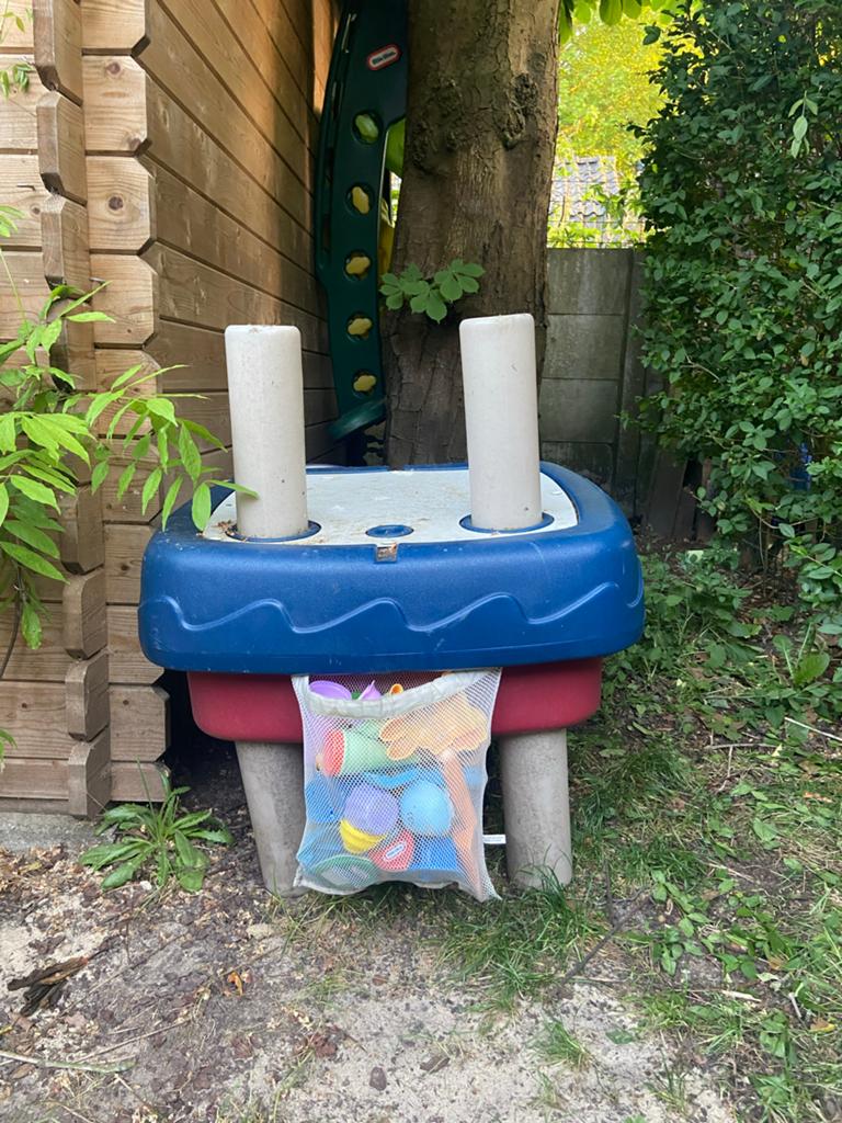 Little Tikes zand- en watertafel met speeltjes, Ophalen, Gebruikt