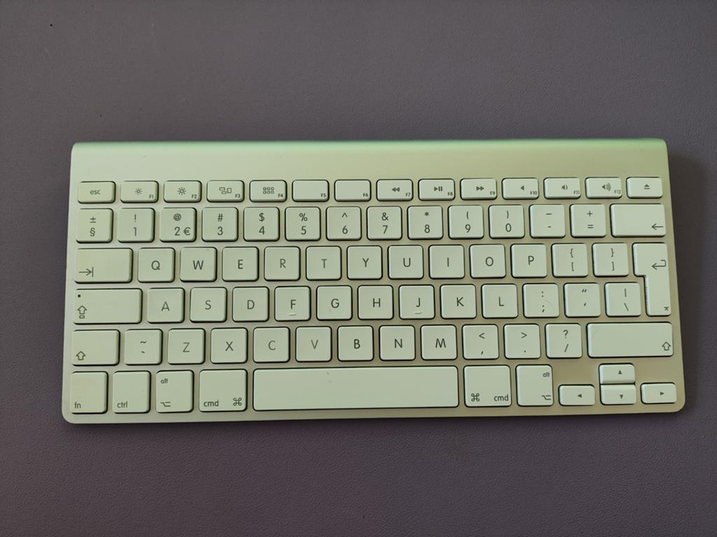 Apple Wireless Keyboard A1314 Bluetooth toetsenbord, Ophalen of Verzenden, Gebruikt