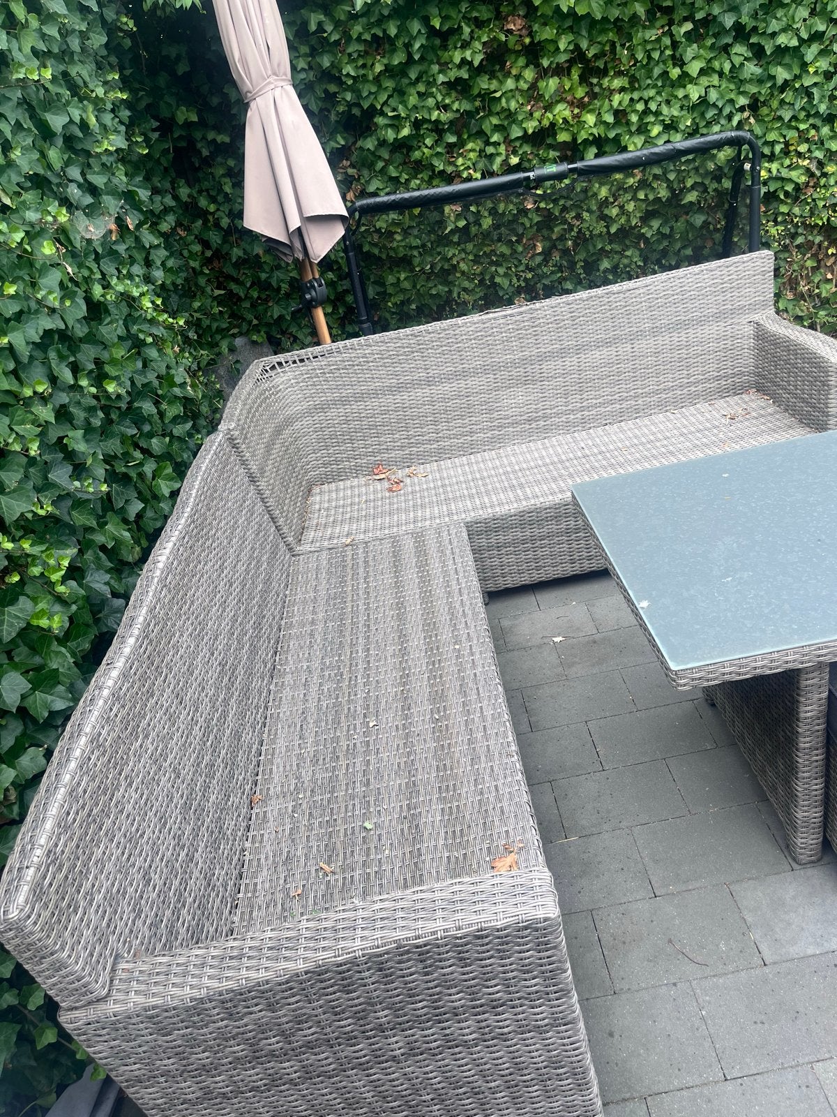 Loungebank met tafel en kussens - komt van de garden duiven, Ophalen, Gebruikt, Meer dan 8 zitplaatsen, Loungeset