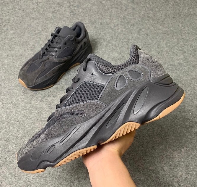 Adidas YEEZY 700 ‘Utility Black’ - Nieuw - Origineel - 38/39, Zwart, Nieuw, Ophalen of Verzenden, Sneakers of Gympen