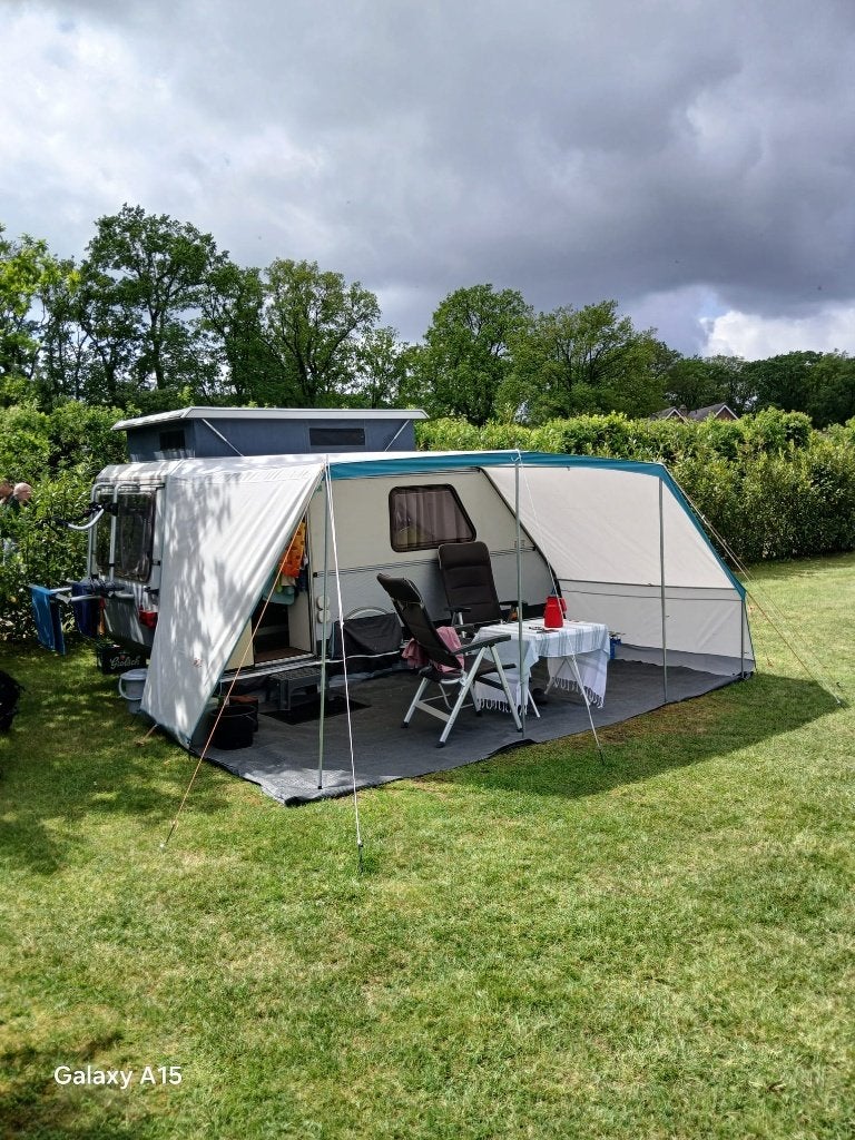 Kip Kompakt KK37 met hefdak, luifel en fietsendrager, Caravans en Kamperen, Caravans, Koelkast, Standaardzit, Kip, Particulier