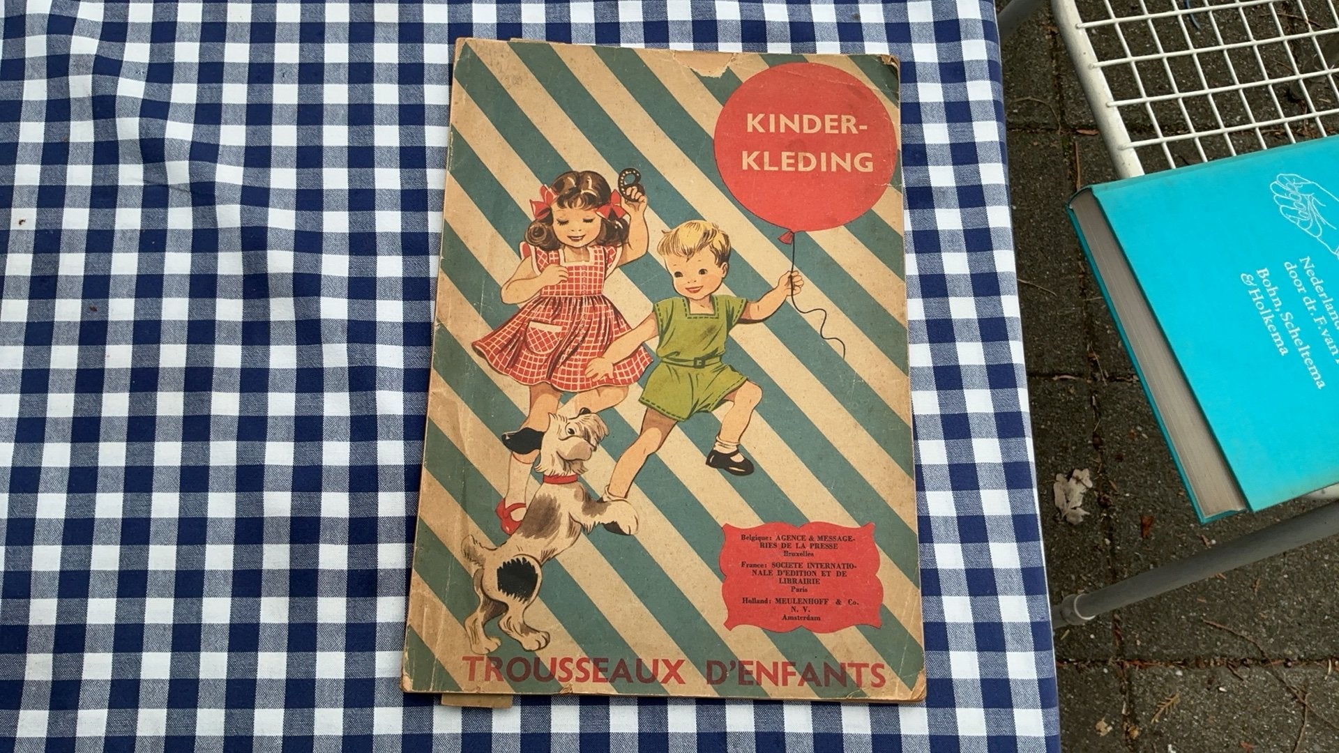 Kinderkleding tijdschrift - zeer oud - trousseaux d’enfants, Ophalen of Verzenden, Zo goed als nieuw