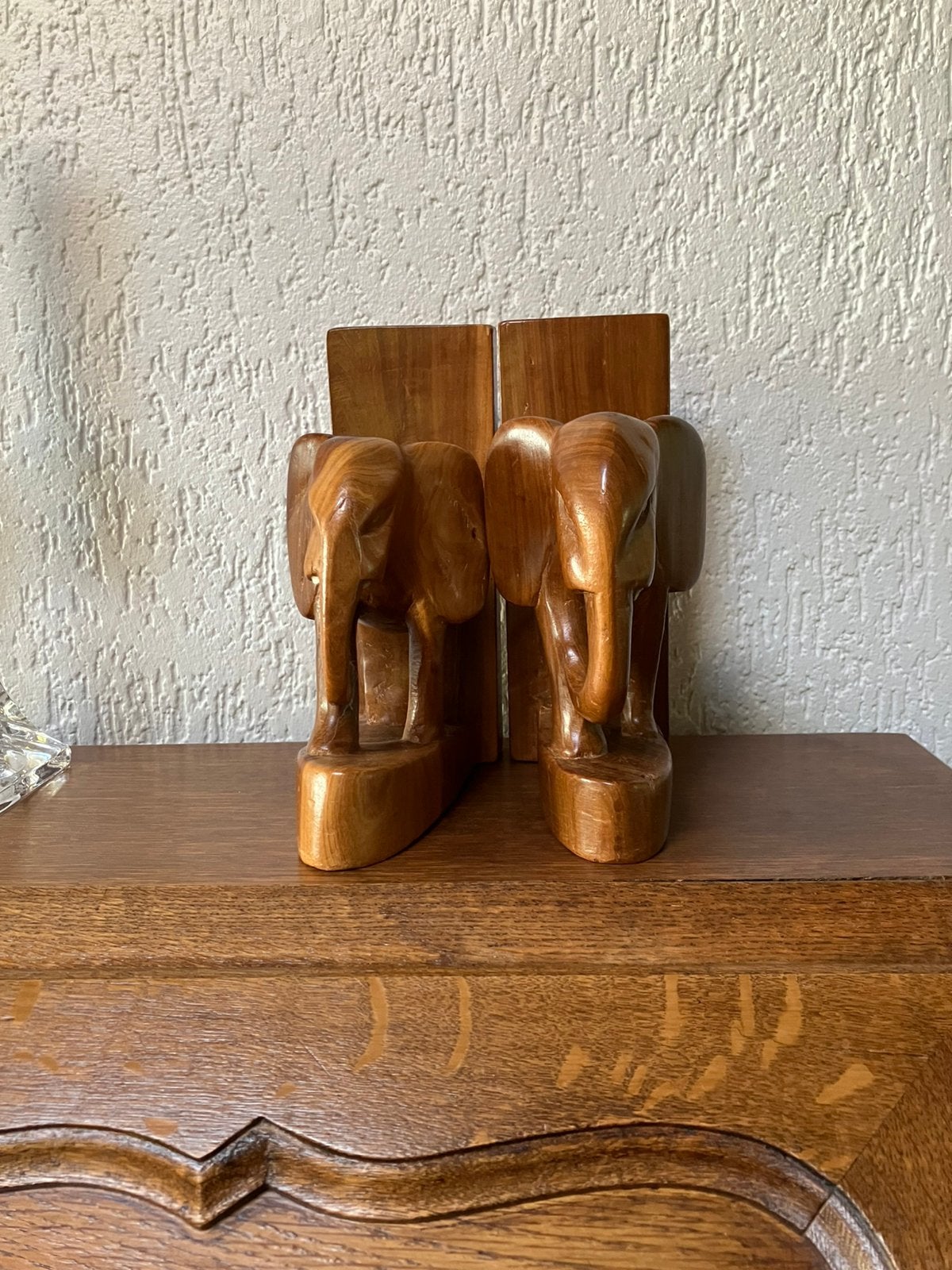 Houten boekensteunen met olifanten, Ophalen