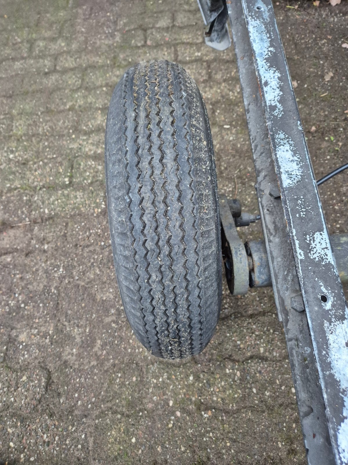 Chantilly aanhanger onderstel met wielen en steunen, Ophalen, Gebruikt