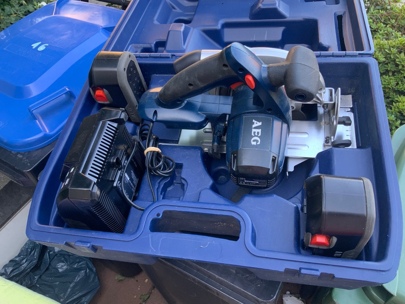AEG Accu Cirkelzaag Set met Oplader en Accu's, Ophalen, Gebruikt, Cirkelzaag, 30 tot 70 mm