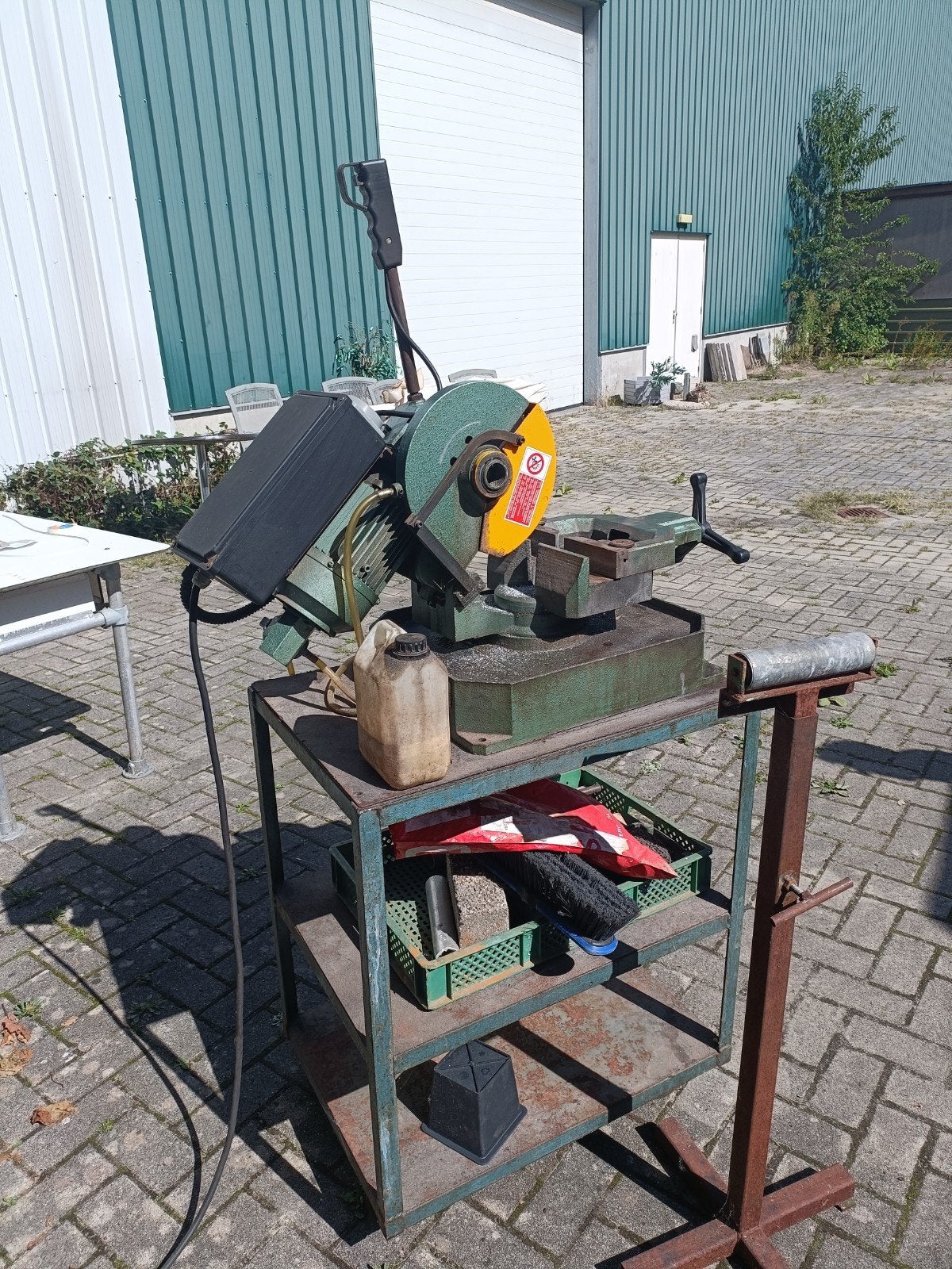 Robuuste afkortzaag / metaalzaag op verrijdbaar onderstel, Doe-het-zelf en Verbouw, Gereedschap | Zaagmachines, Ophalen of Verzenden