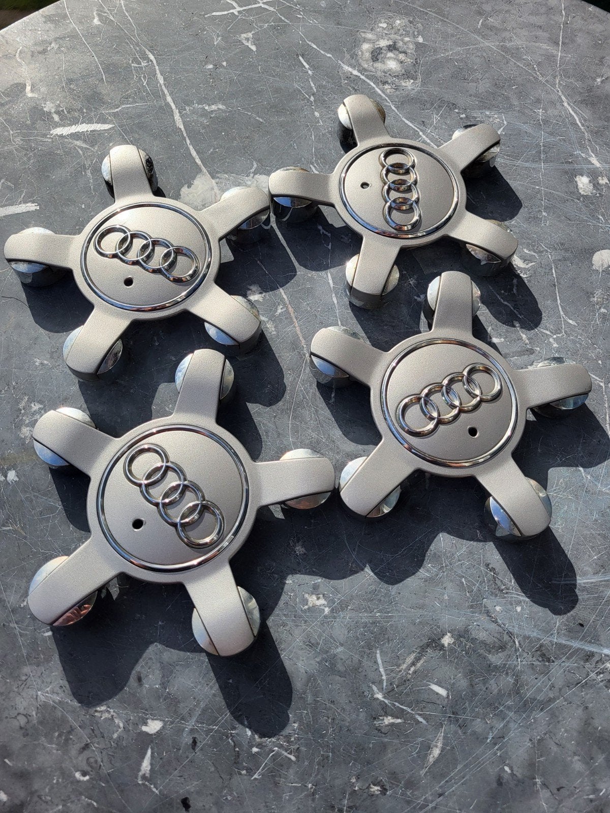 Set van 4 Audi zwevende wieldoppen, Ophalen of Verzenden, Zo goed als nieuw