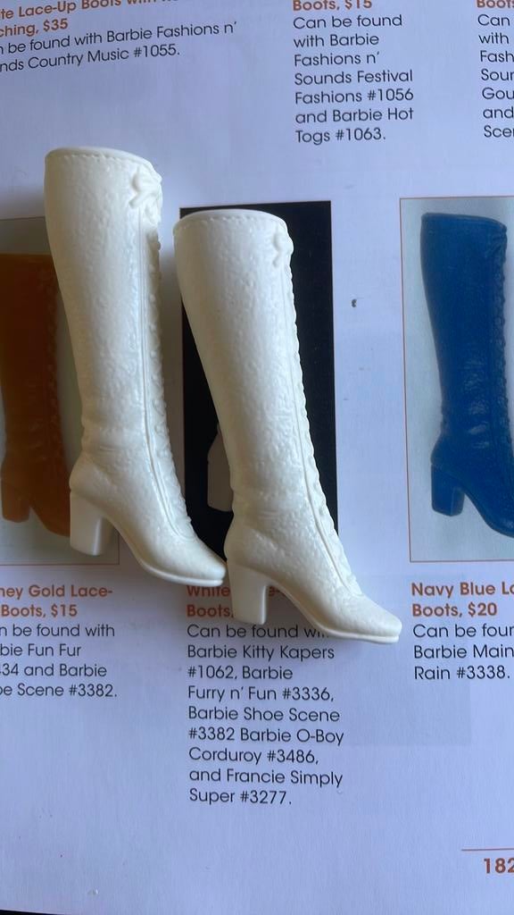 Barbie en Francievintage witte zachte rijglaarzen, Ophalen of Verzenden, Zo goed als nieuw, Kleertjes