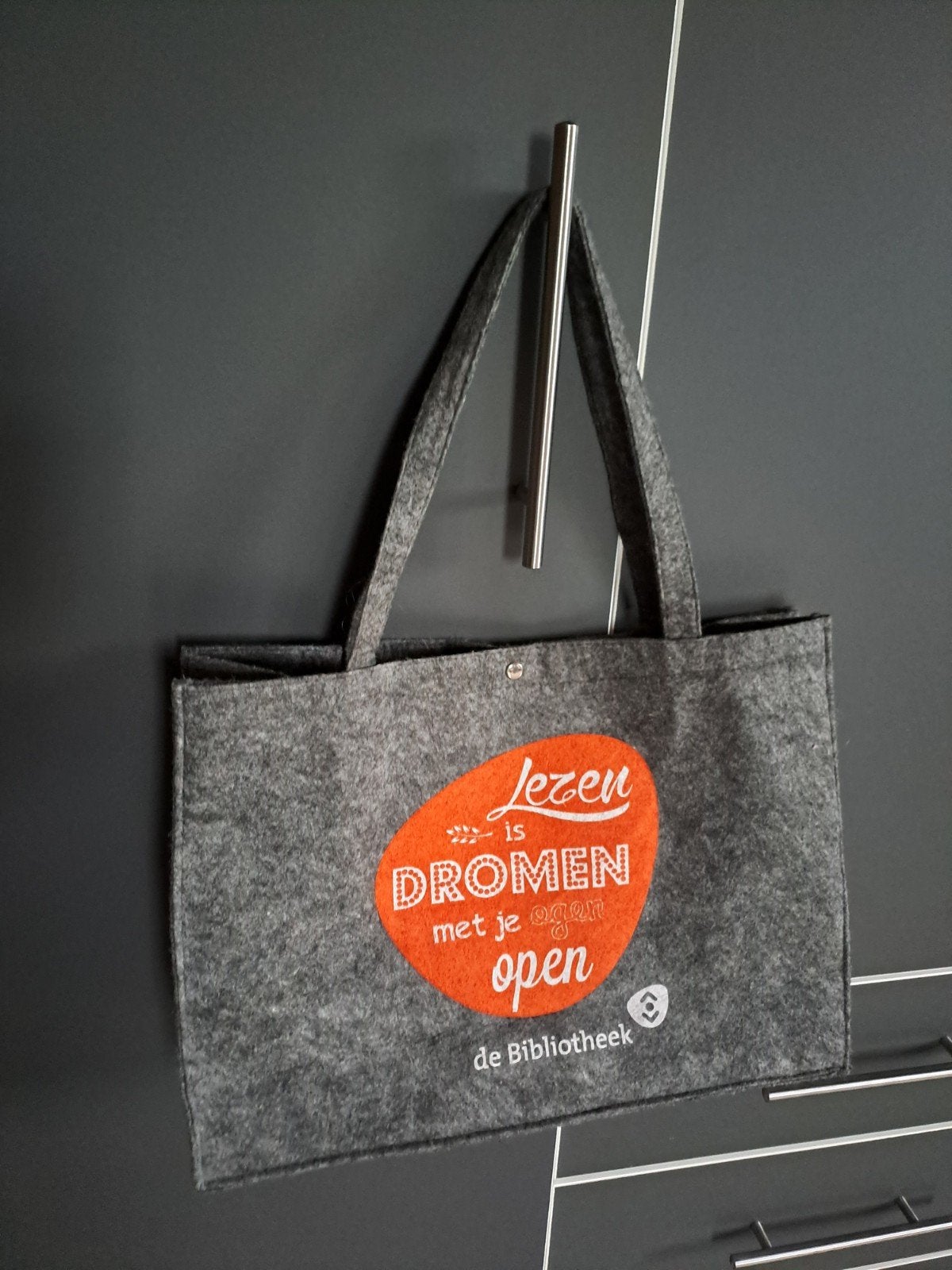 Grijze vilten tas lezen is dromen boodschappentas, Ophalen of Verzenden, Zo goed als nieuw, Grijs, Shopper