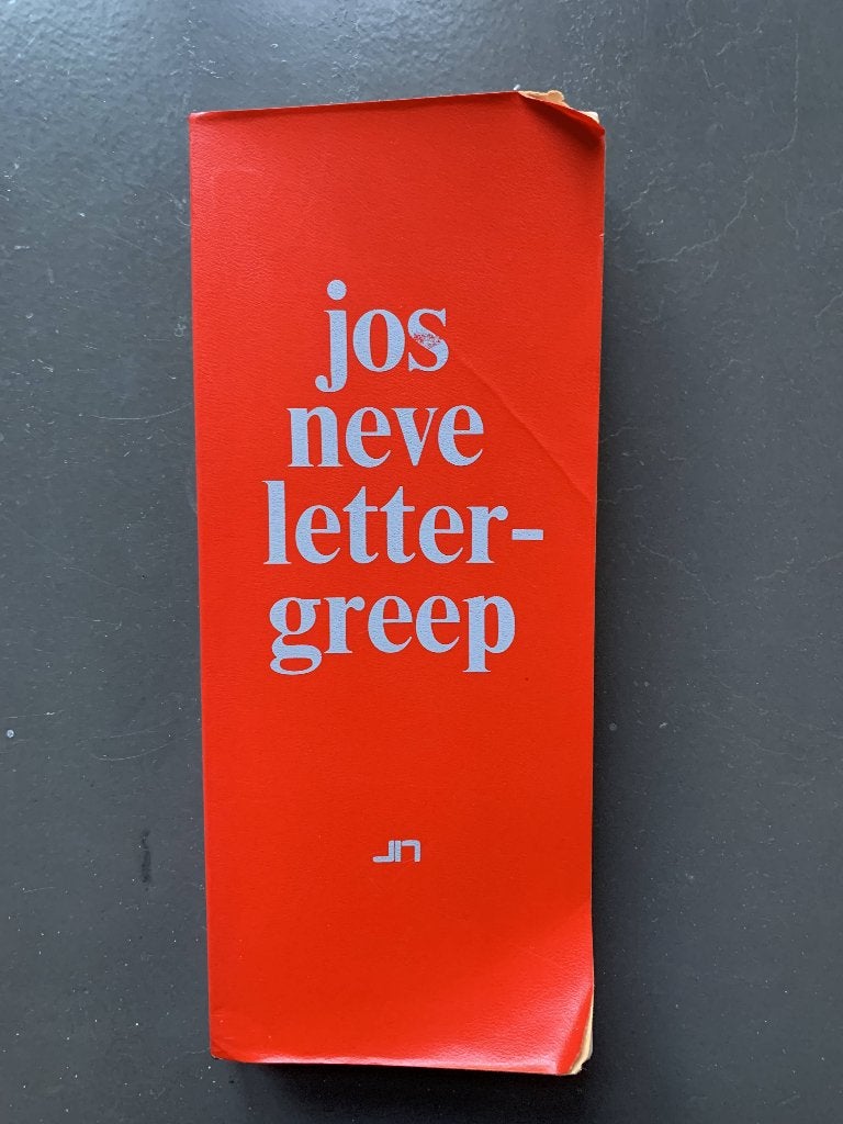 Jos Neve - Lettergreep (lettertypecatalogus), Ophalen of Verzenden, Gelezen, Overige onderwerpen