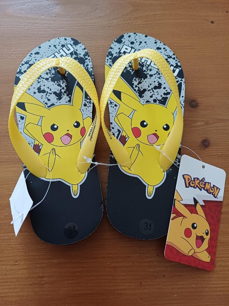 Nieuwe Pokemon Pikachu teenslippers maat 30/31, Kinderen en Baby's, Kinderkleding | Schoenen en Sokken, Nieuw, Overige typen, Jongen of Meisje