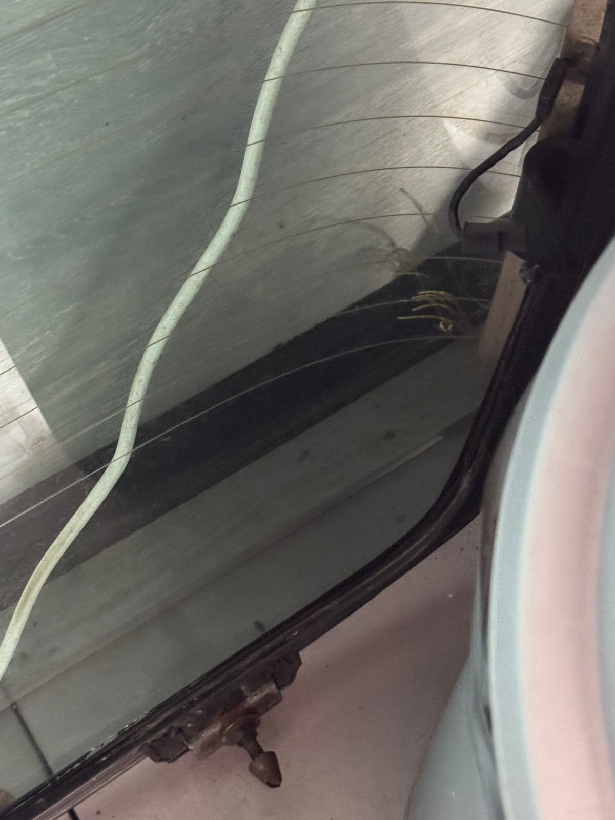 Achter ruit porshe 924, Ophalen