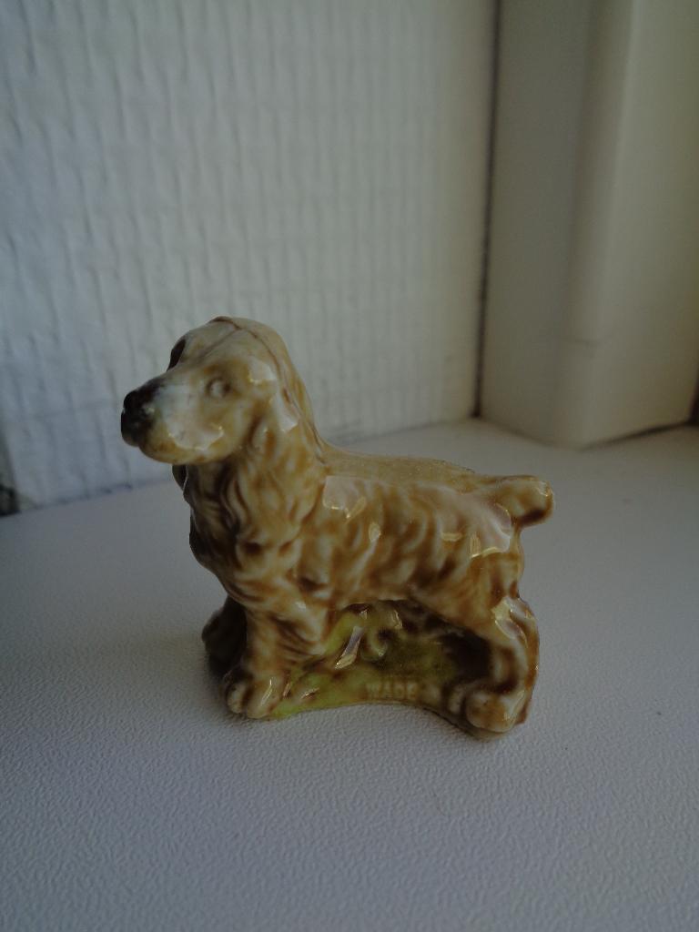 Wade whimsie beeldjes dier staande hond dog golden retriever, Verzamelen, Beelden en Beeldjes, Ophalen of Verzenden, Zo goed als nieuw