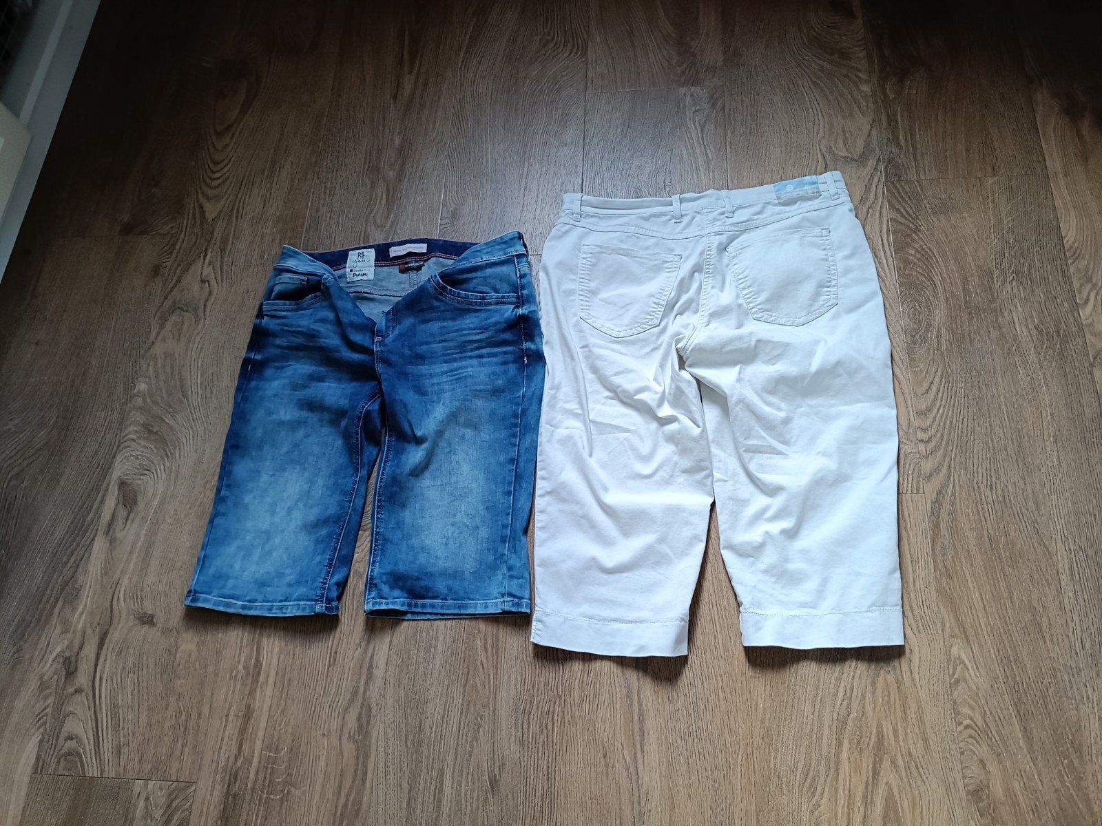 Twee Bermudas Toni en Street One mt 38, Kort, Blauw, Zo goed als nieuw, Ophalen