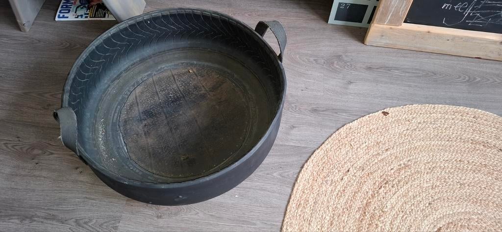 Unieke mand van gerecyclede autoband, Huis en Inrichting, Overige materialen, Gebruikt, Mand, Rond