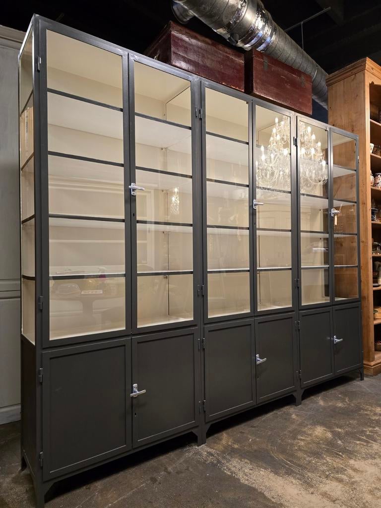 Groot! Apothekerskast | vitrinekast | laboratoriumkast staal, Huis en Inrichting, Old basics, Old basics, Ophalen of Verzenden