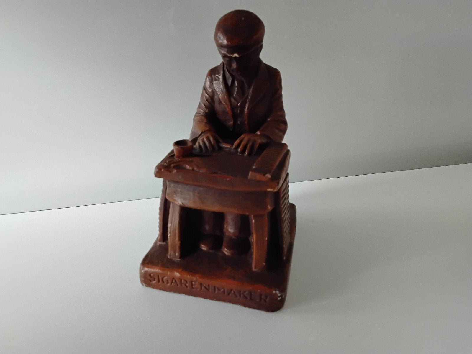 Sigarenmaker beeldje., Ophalen of Verzenden, Zo goed als nieuw, Mens