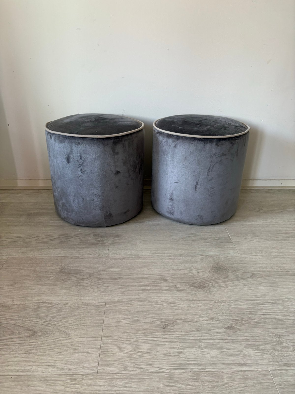 Set van 2 grijze fluwelen poefjes, Ophalen, Overige materialen