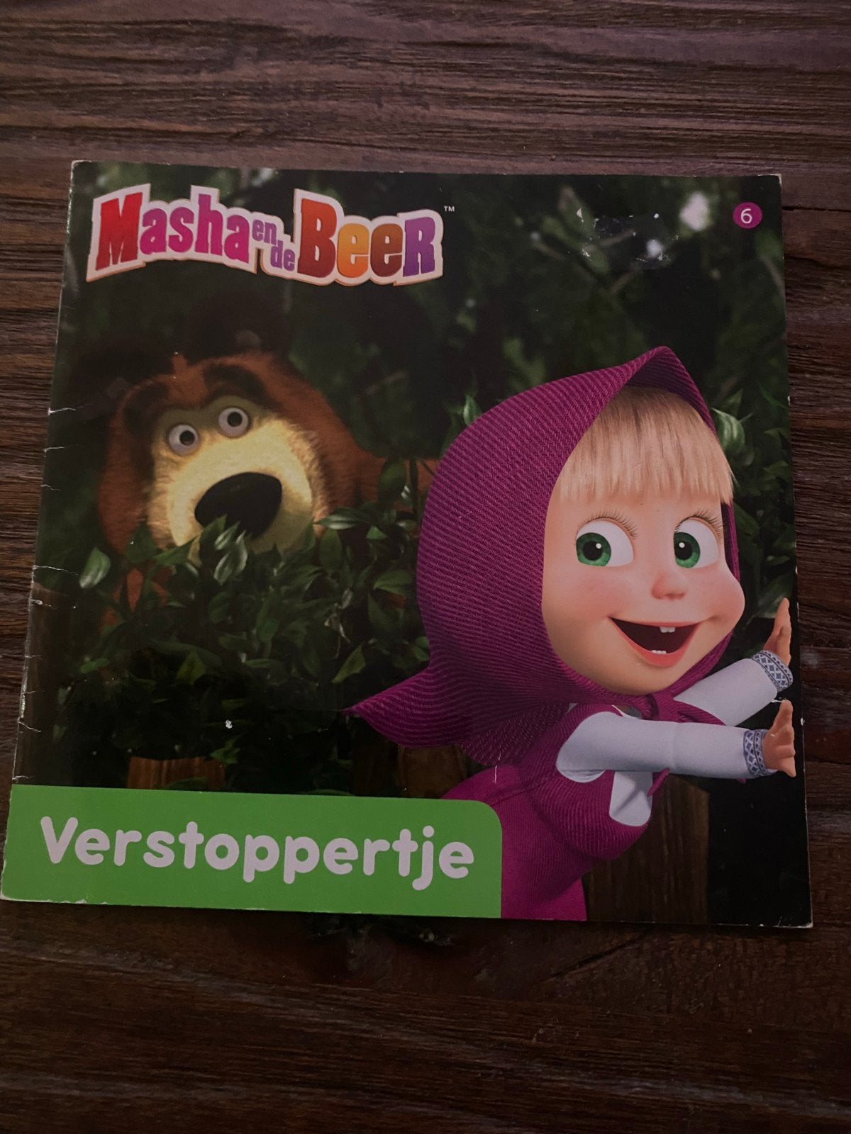 Masha en de Beer - Verstoppertje (Boek), Ophalen of Verzenden, Zo goed als nieuw, Sprookjes