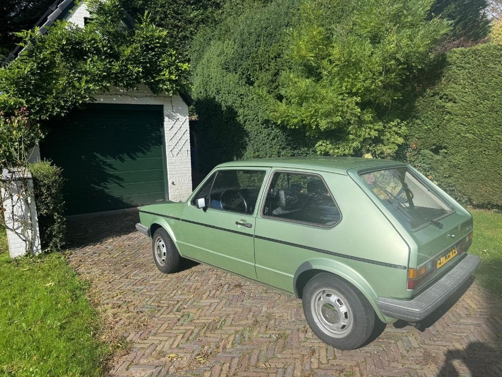 Klassieke VW Golf (1982) Automaat, Dealer onderhouden, Stof, Radio, 4 cilinders