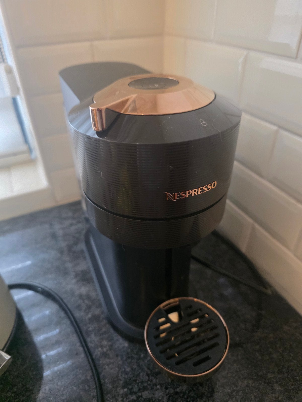 Nespresso Vertuo Next (limited edition) - defect, Ophalen of Verzenden, Niet werkend, Koffiemachine, Koffiepads en cups
