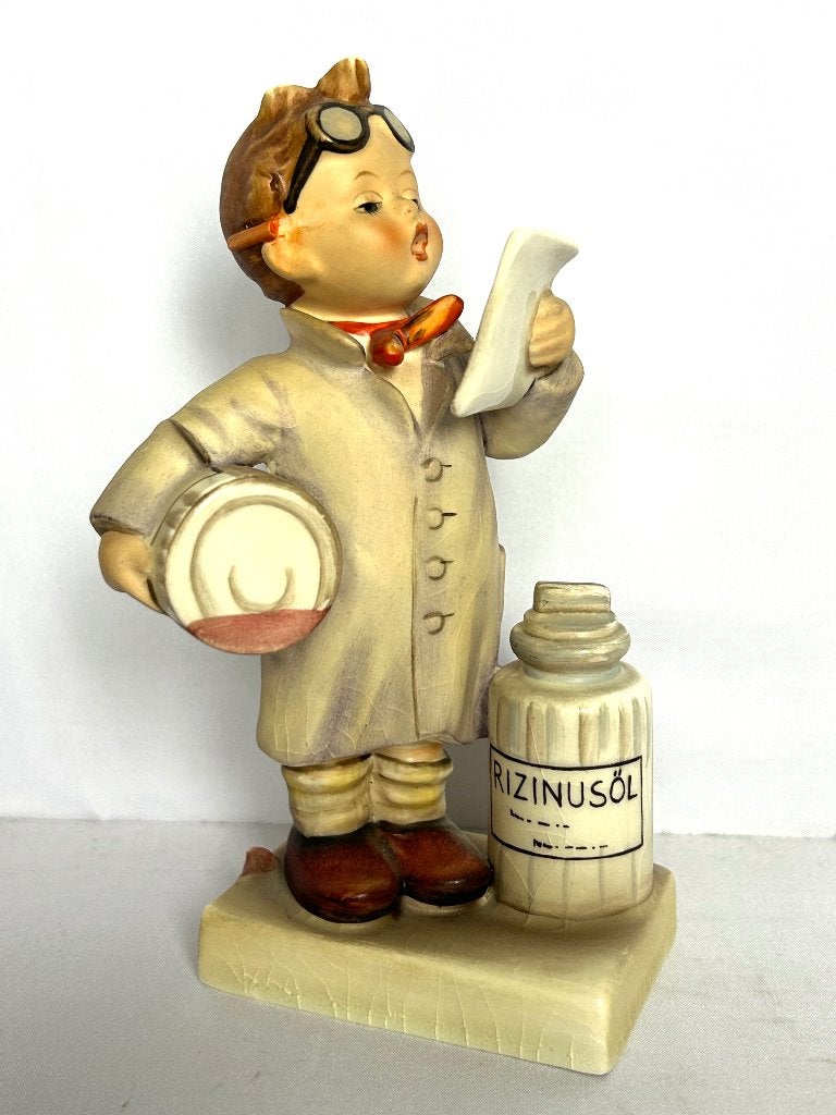 Hummel - Goebel - beeldje apotheker 322, Verzamelen, Ophalen of Verzenden, Zo goed als nieuw, Hummel