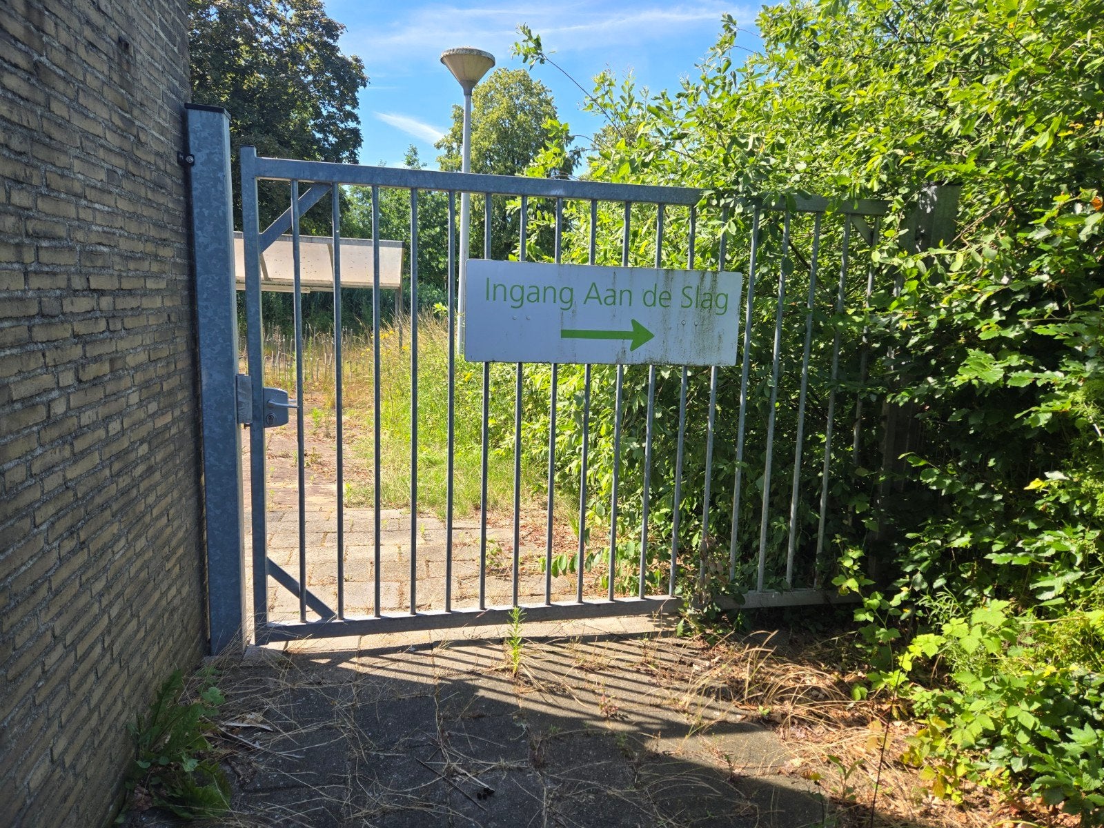 Enkele openslaande poort., Ophalen, Gebruikt, 200 cm of meer, IJzer