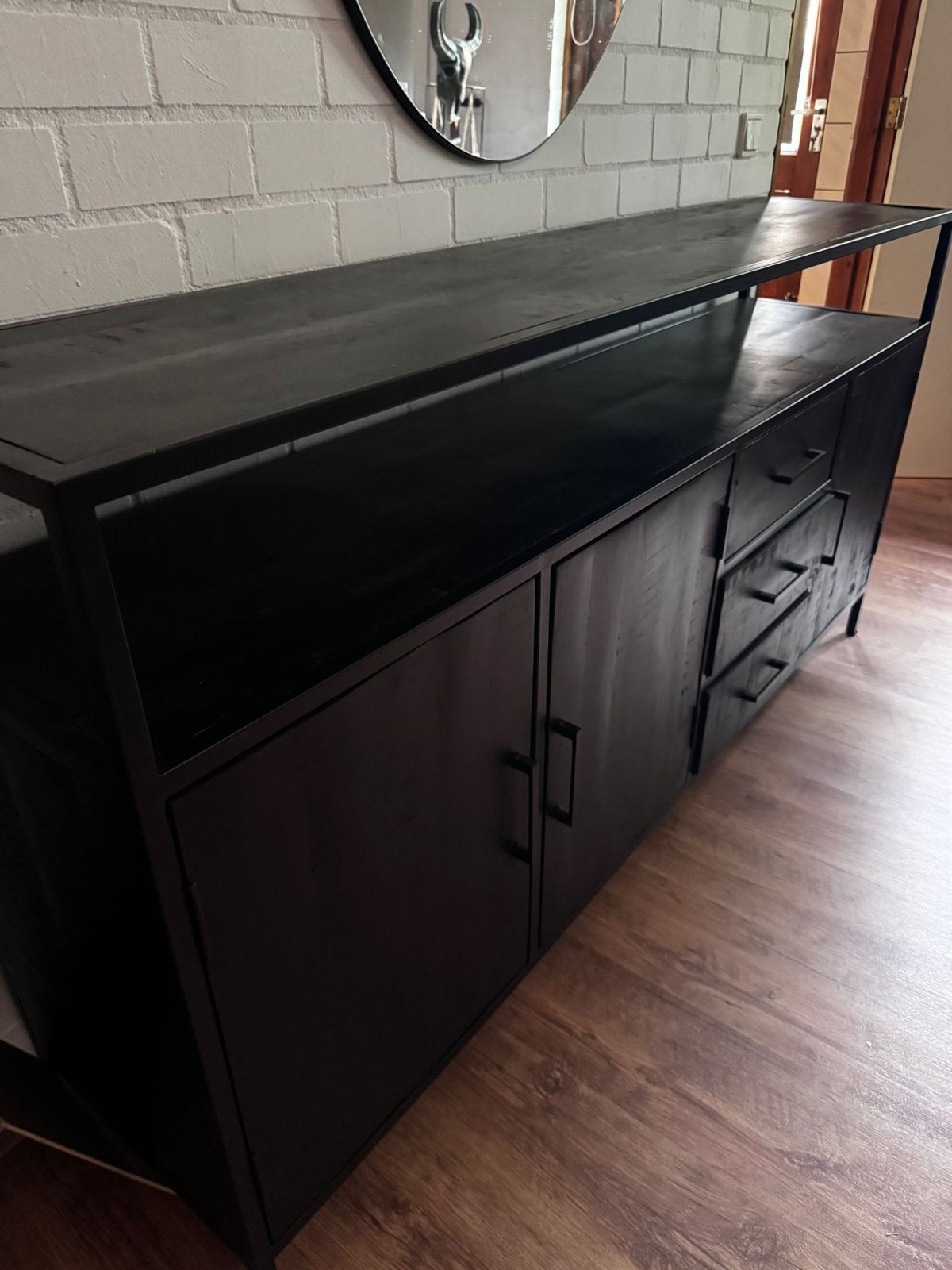 Zwarte kast 180 cm lang in goede staat, Huis en Inrichting, Kasten | Dressoirs, Ophalen, Overige materialen, Gebruikt, 150 tot 200 cm