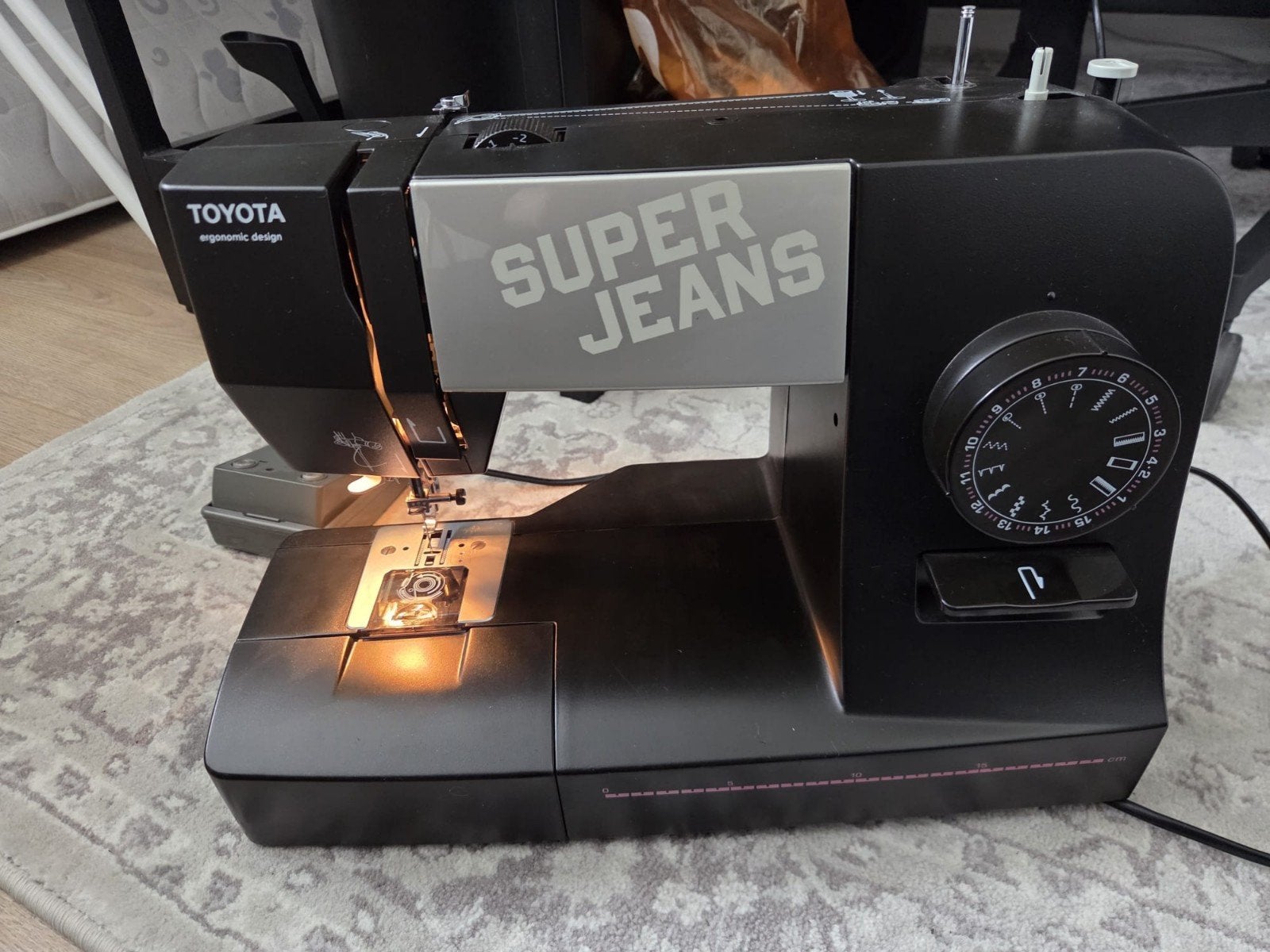 Toyota Super Jeans Naaimachine met Toebehoren, Ophalen