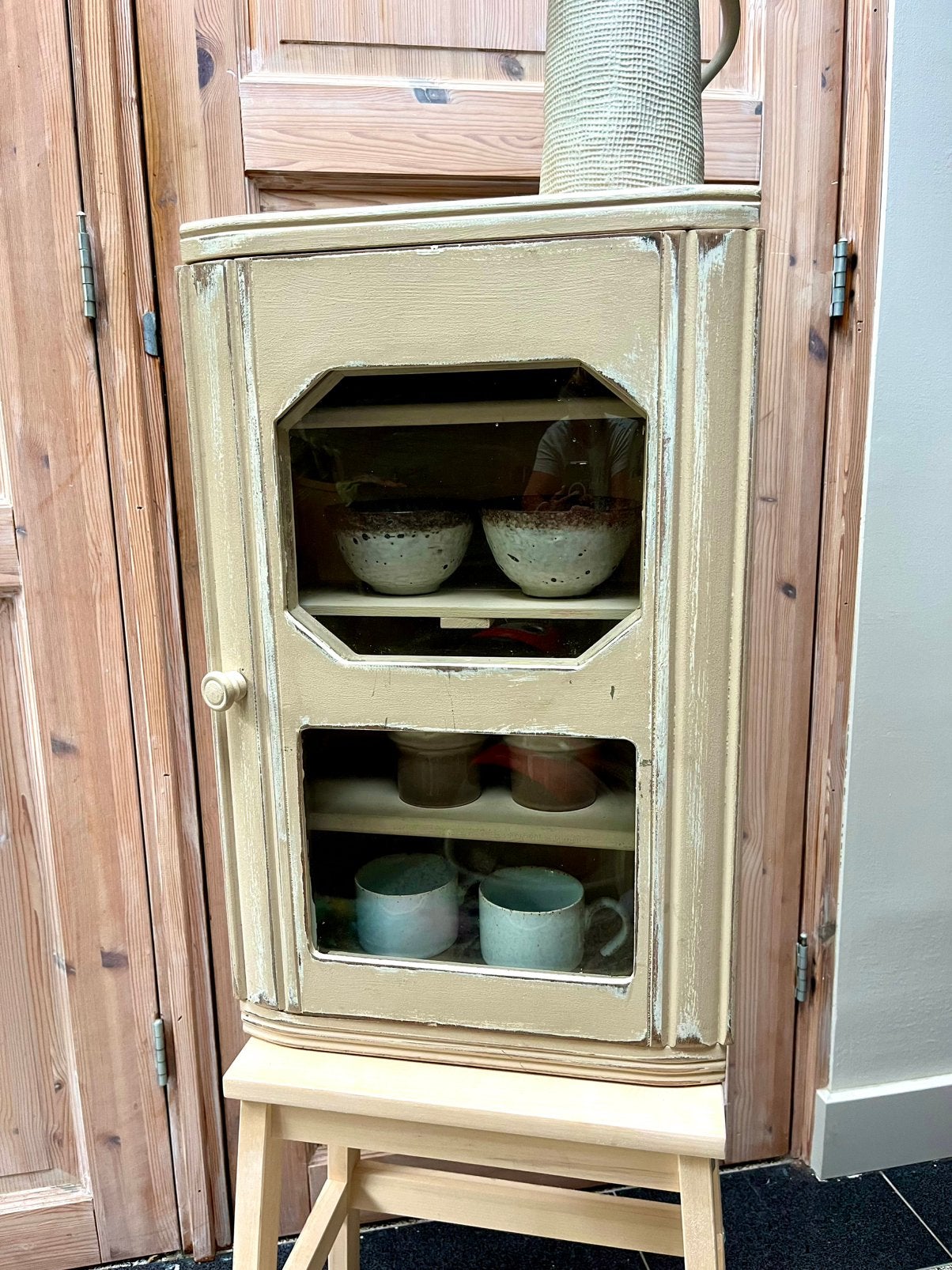 Uniek vitrinekastje in oude klok, Ophalen, Met deur(en), Glas, Landelijk, vintage, brocante, frans