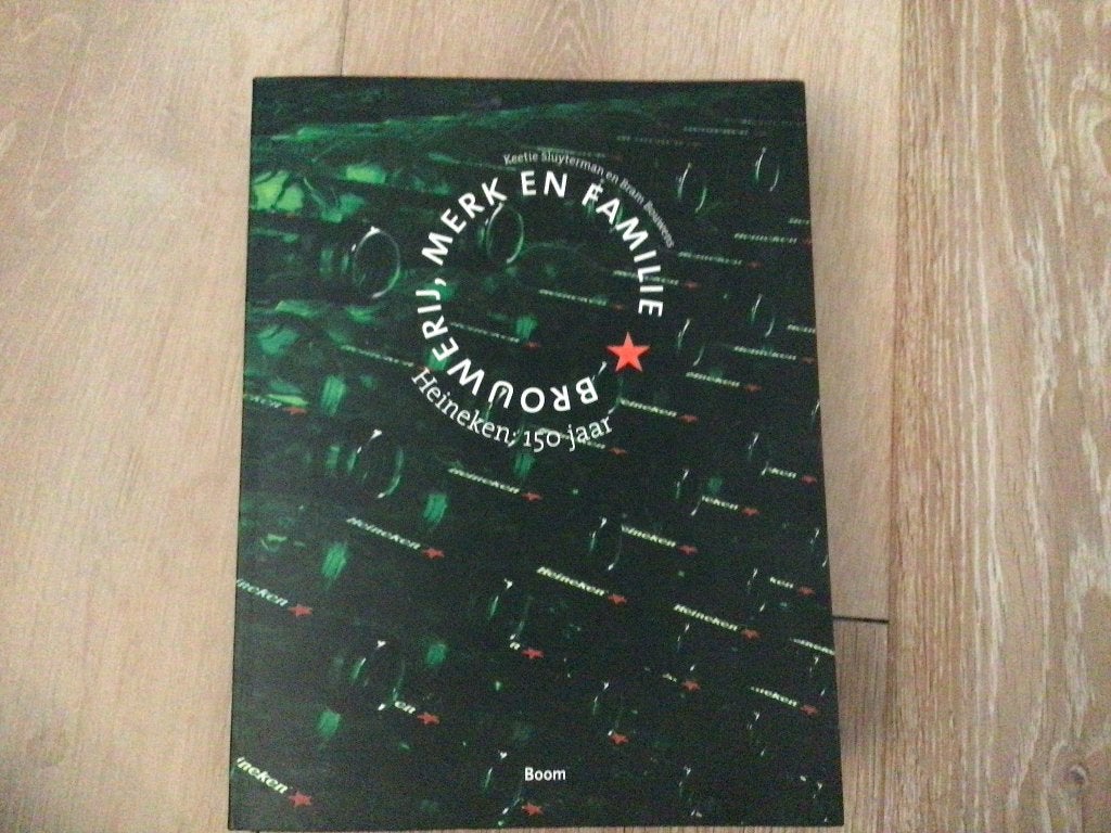 Heineken 150 jaar brouwerij merk en familie, Ophalen of Verzenden, Zo goed als nieuw, Diverse auteurs, Nederland
