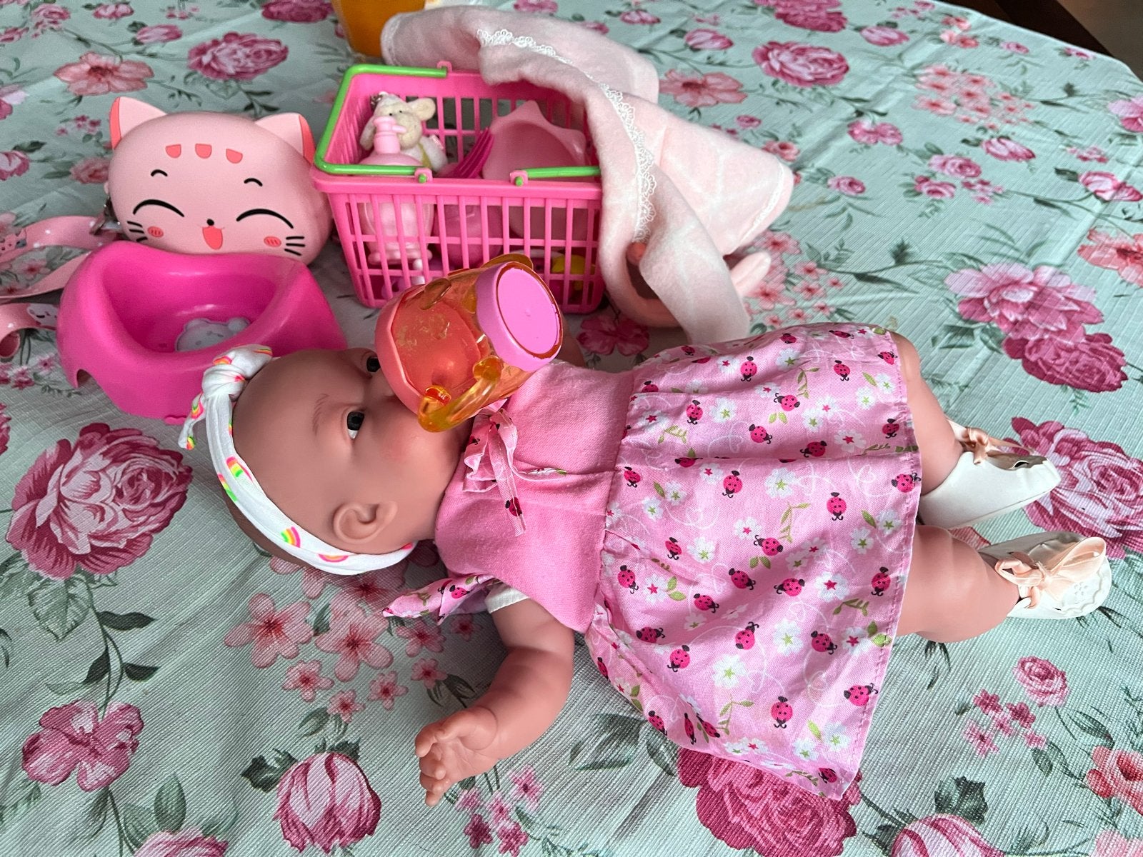 Poppenset met speen, flesje, potje en meer 13 euro, Ophalen of Verzenden, Gebruikt, Babypop