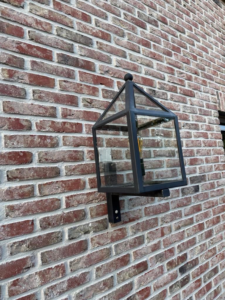 2x Stijlvolle zwarte buitenlamp - Klassiek design, Ophalen, Bloemendaal muurlamp, Info@activecontainers.nl, Zo goed als nieuw