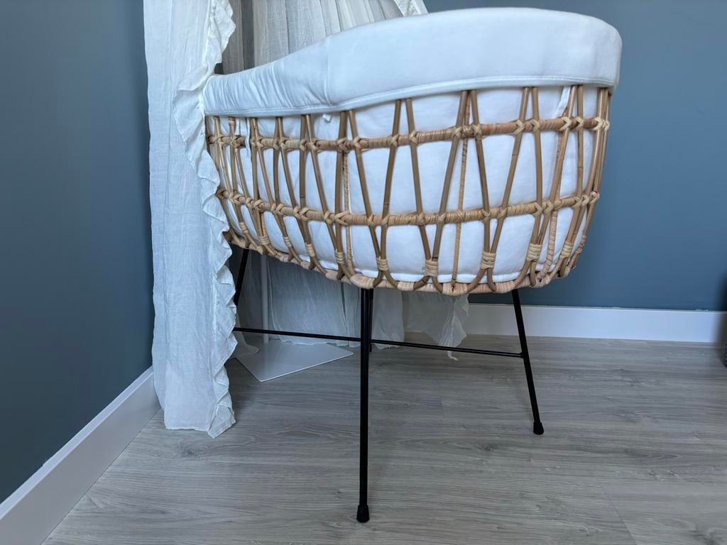 Childhome rattan wieg met Jollein hemeltje (sluier), Kinderen en Baby's, Babywiegjes en Ledikanten, Ophalen, Zo goed als nieuw
