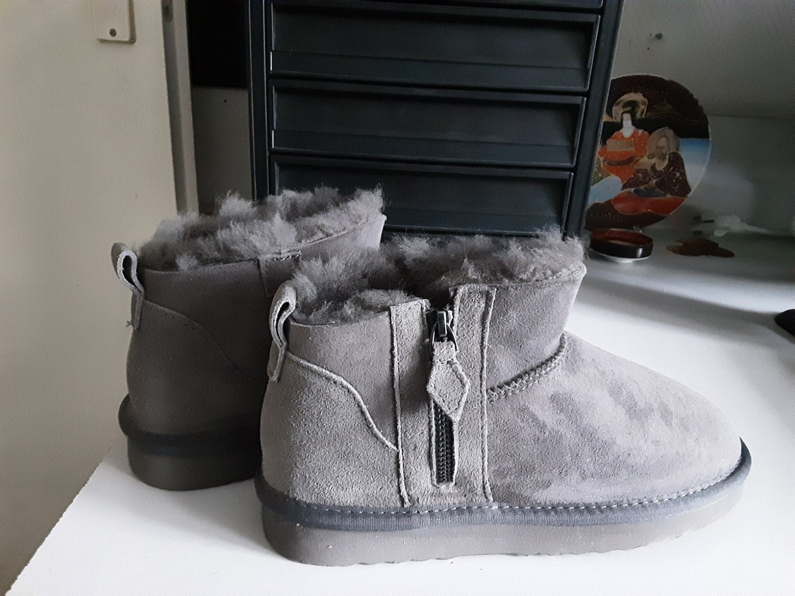 suede laarsjes grijs  bont gevoerd  37  valt iets kleiner, Ophalen of Verzenden, Nieuw, Meisje, Laarzen