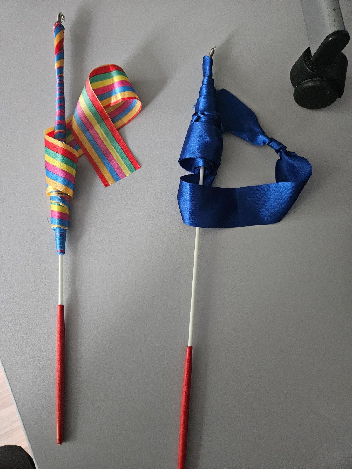 Turnlinten voor ritmische gymnastiek - set van 2, Ophalen of Verzenden, Gebruikt, Meerkleurig, Materiaal