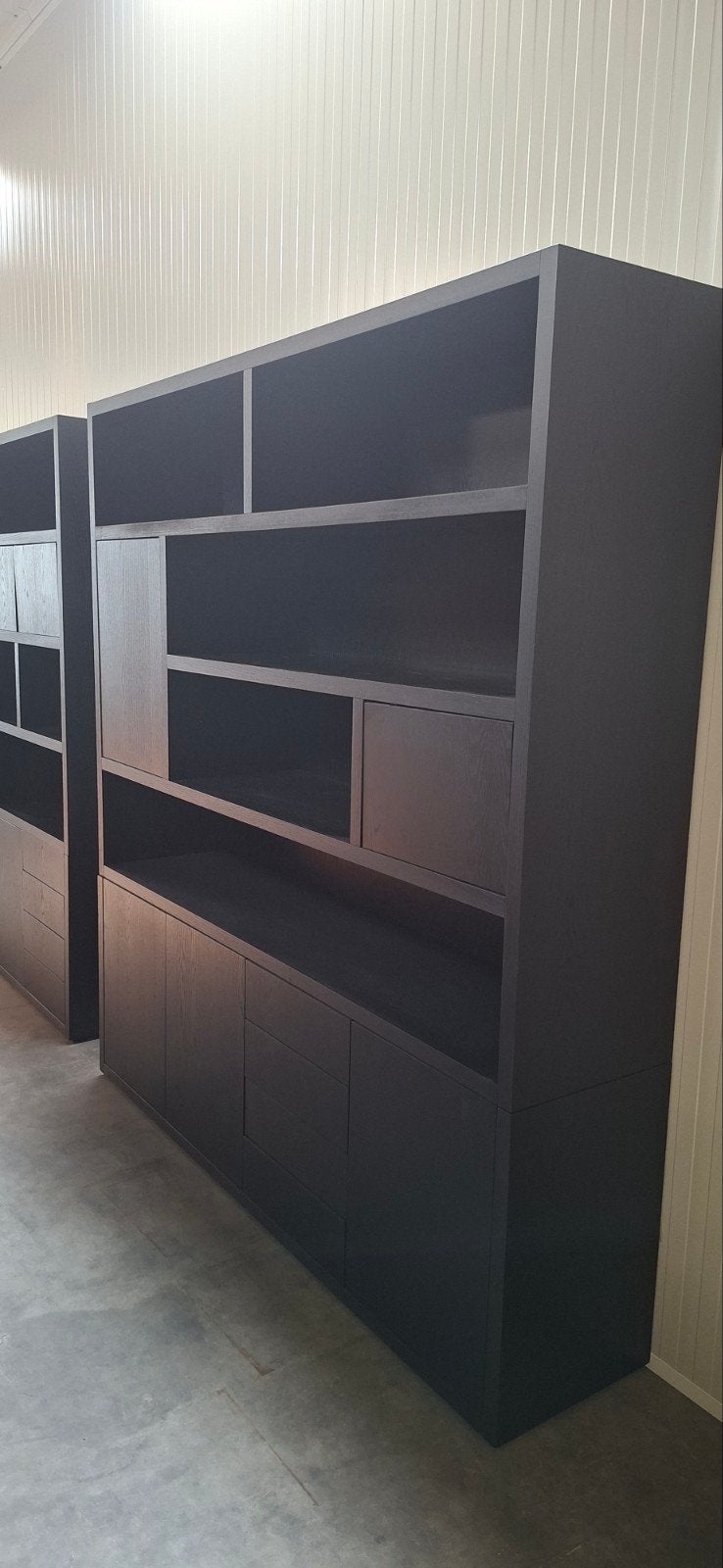 Nieuwe maatwerk vakkenkast wegens omstandigheden npr 2995,-, Met deur(en), 200 cm of meer, Nieuw, Ophalen of Verzenden