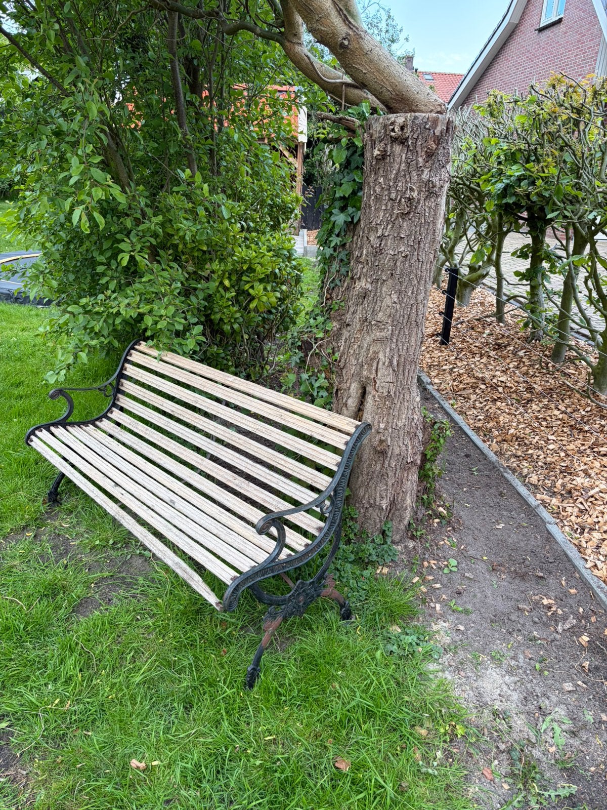Gietijzeren tuinbankje, Tuin en Terras, Tuinbanken, Ophalen, Zo goed als nieuw, Metaal