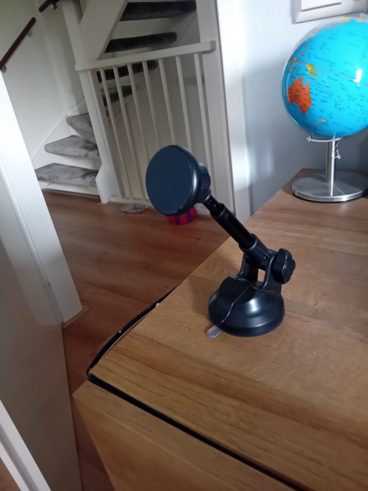 Telefoonhouder met zuignap voor auto of bureau, Ophalen, Zo goed als nieuw