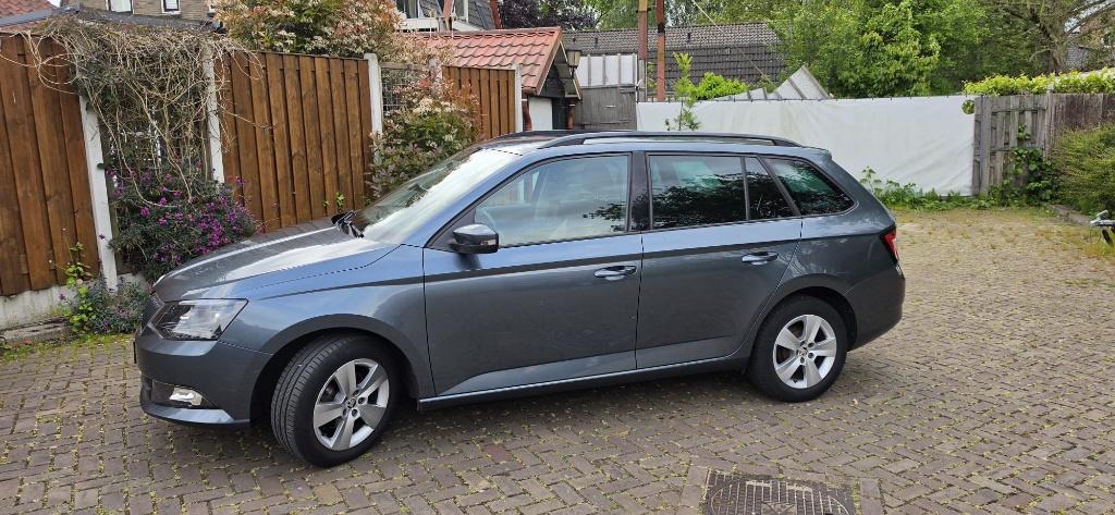 Skoda Fabia 1.2 TSI 66KW Combi 2016 Grijs, Auto's, Voorwielaandrijving, Cruise Control, 40 €/maand, 4 cilinders