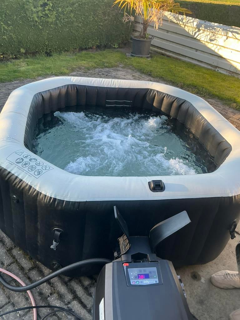 Zeer mooie en goed werkende jacuzzi ., Ophalen, Zo goed als nieuw