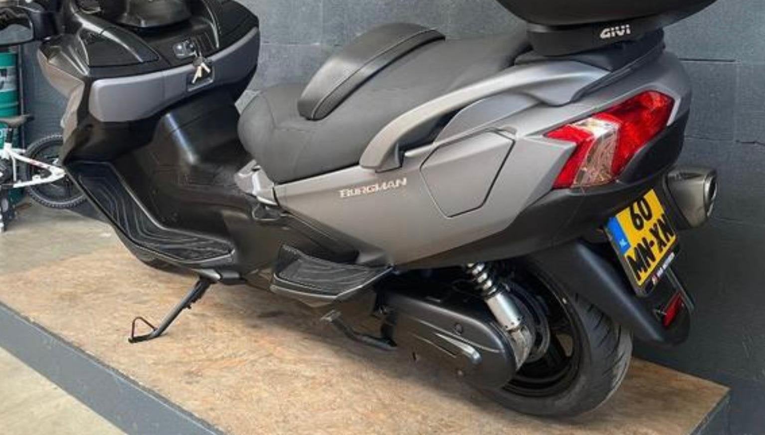 Suzuki Burgman 650 Executive 2013 - Comfortabele Motorscoote, Motoren, Motoren | Suzuki, Gebruikt, Particulier, Meer dan 35 kW