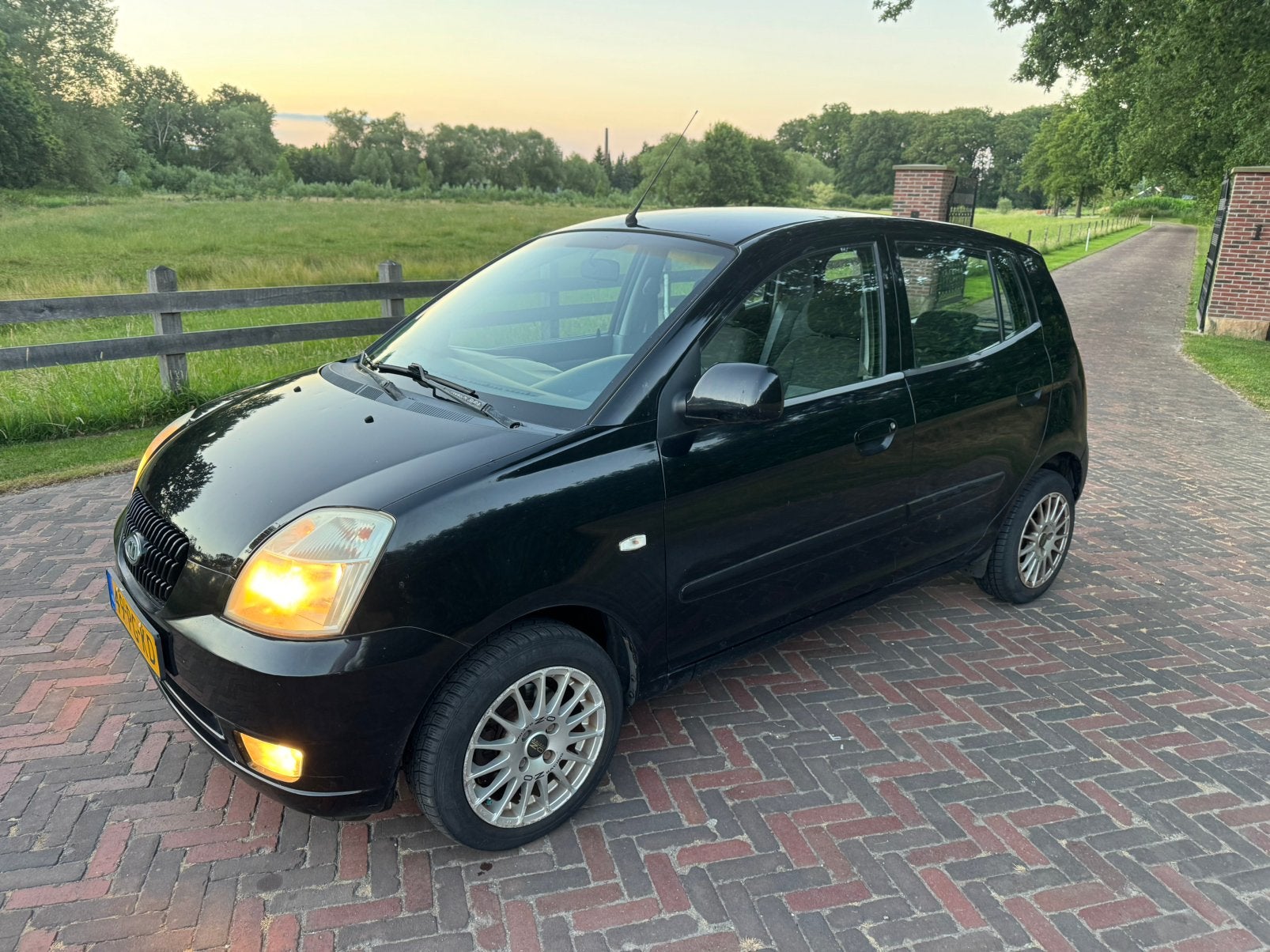 Kia Picanto 1.1 2004 Zwart Airco APK Nieuwe distributieriem, Auto's, Kia, 31 €/maand, 4 cilinders, Zwart, Origineel Nederlands