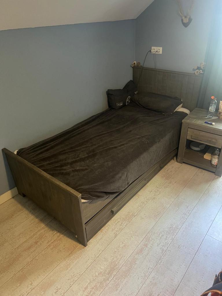 Grijs houten bed, Ophalen, Gebruikt, 90 cm, Eenpersoons
