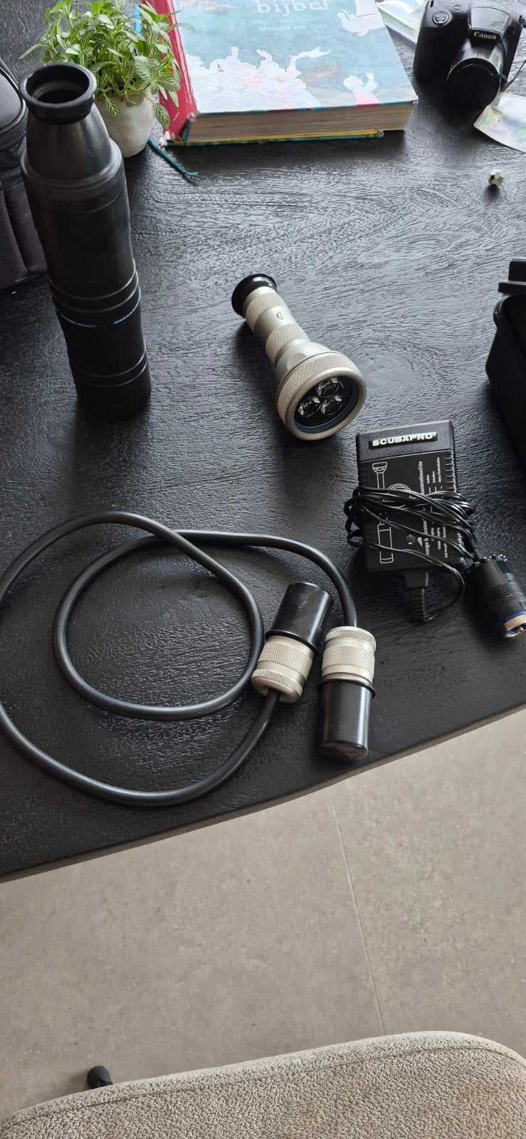 ScubaPro duiklamp met kabel en 4.5 ah  accu, Ophalen of Verzenden, Gebruikt, Duiklamp