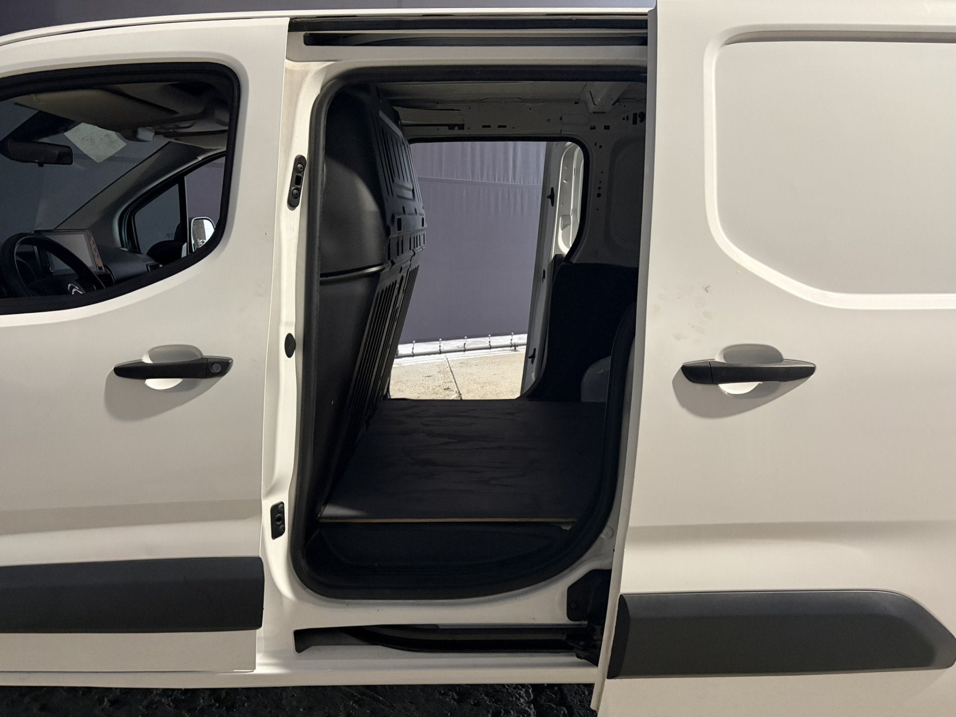Citroën Berlingo 1.2 PureTech 130pk Automaat Benzine L1H1 E, Dealer onderhouden, Gebruikt, 1199 cc, Citroën