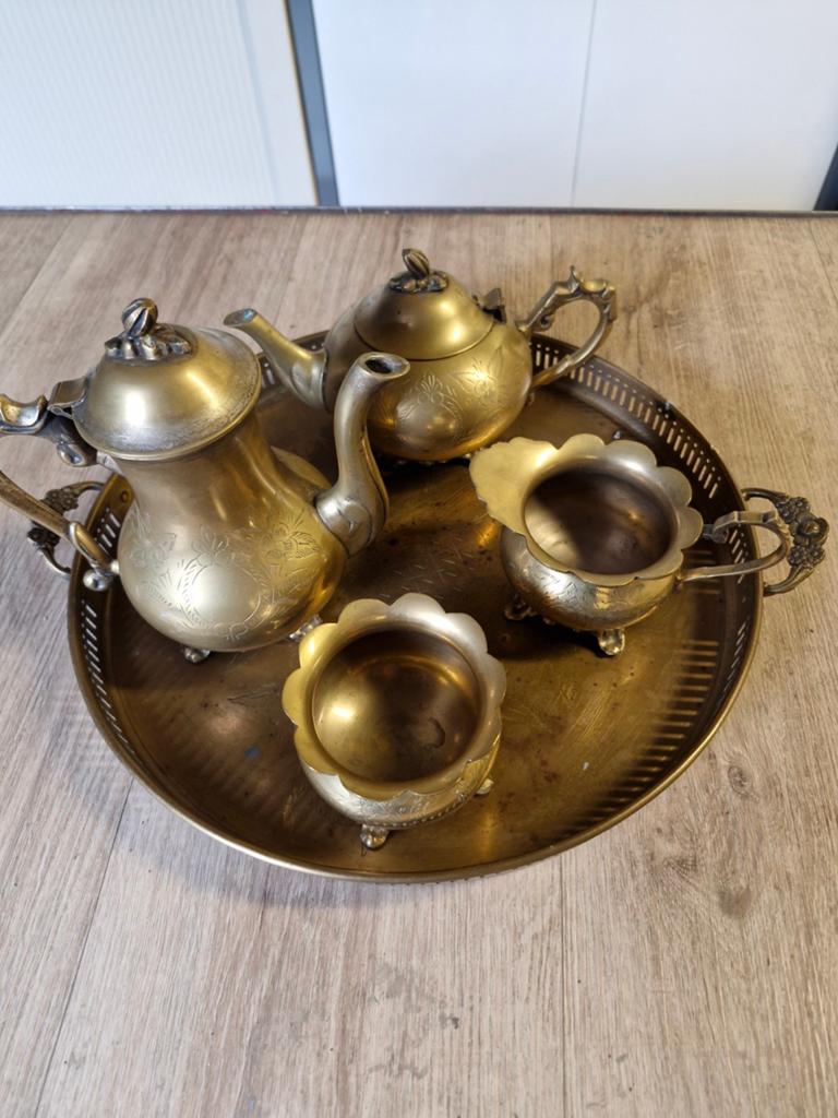 Aangeboden een oud thee cervies zie foto's., Antiek en Kunst, Antiek | Koper en Brons, Ophalen