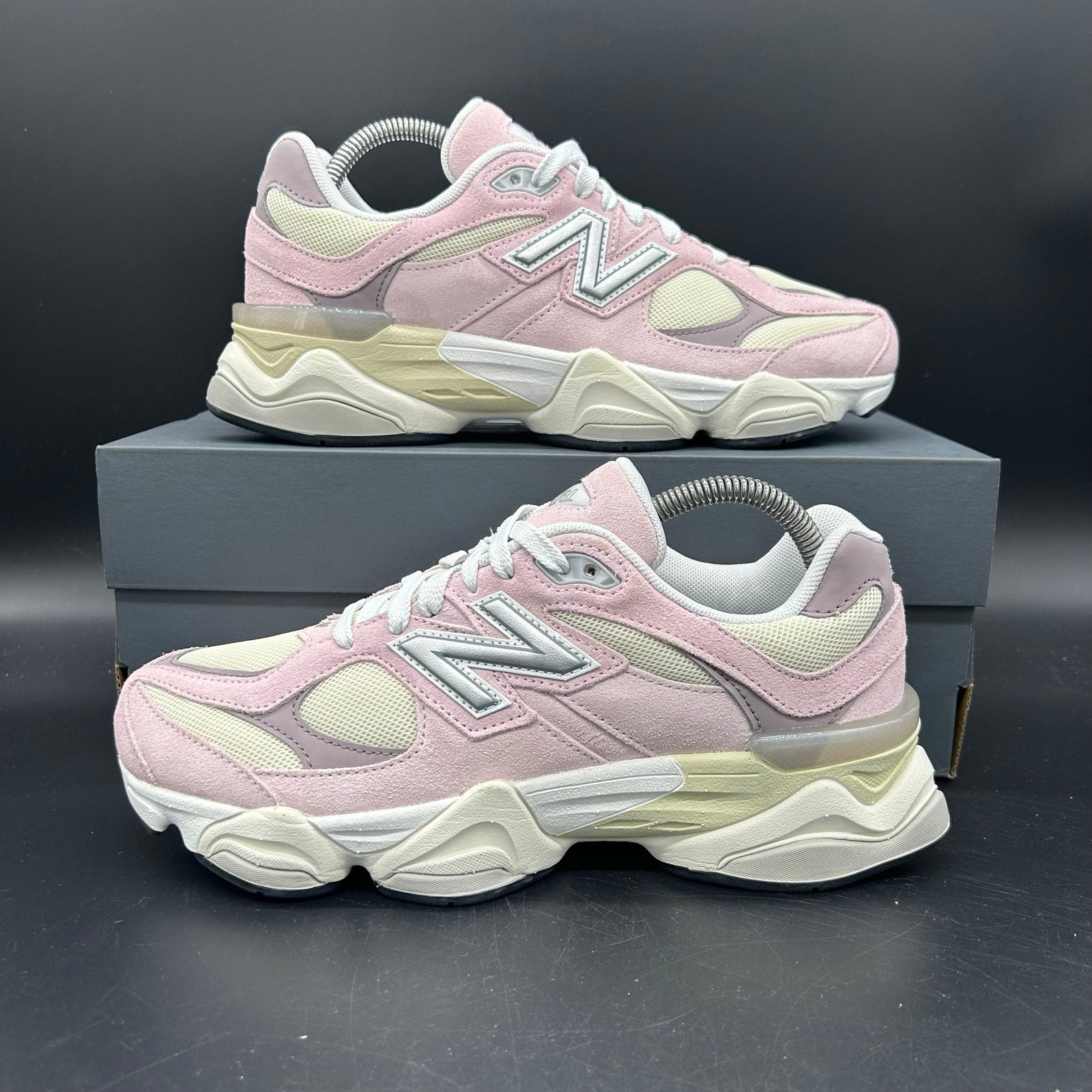 New Balance 9060 Roze - Gloednieuw met doos - Maat 40, Nieuw, Ophalen of Verzenden, Sneakers of Gympen, Roze