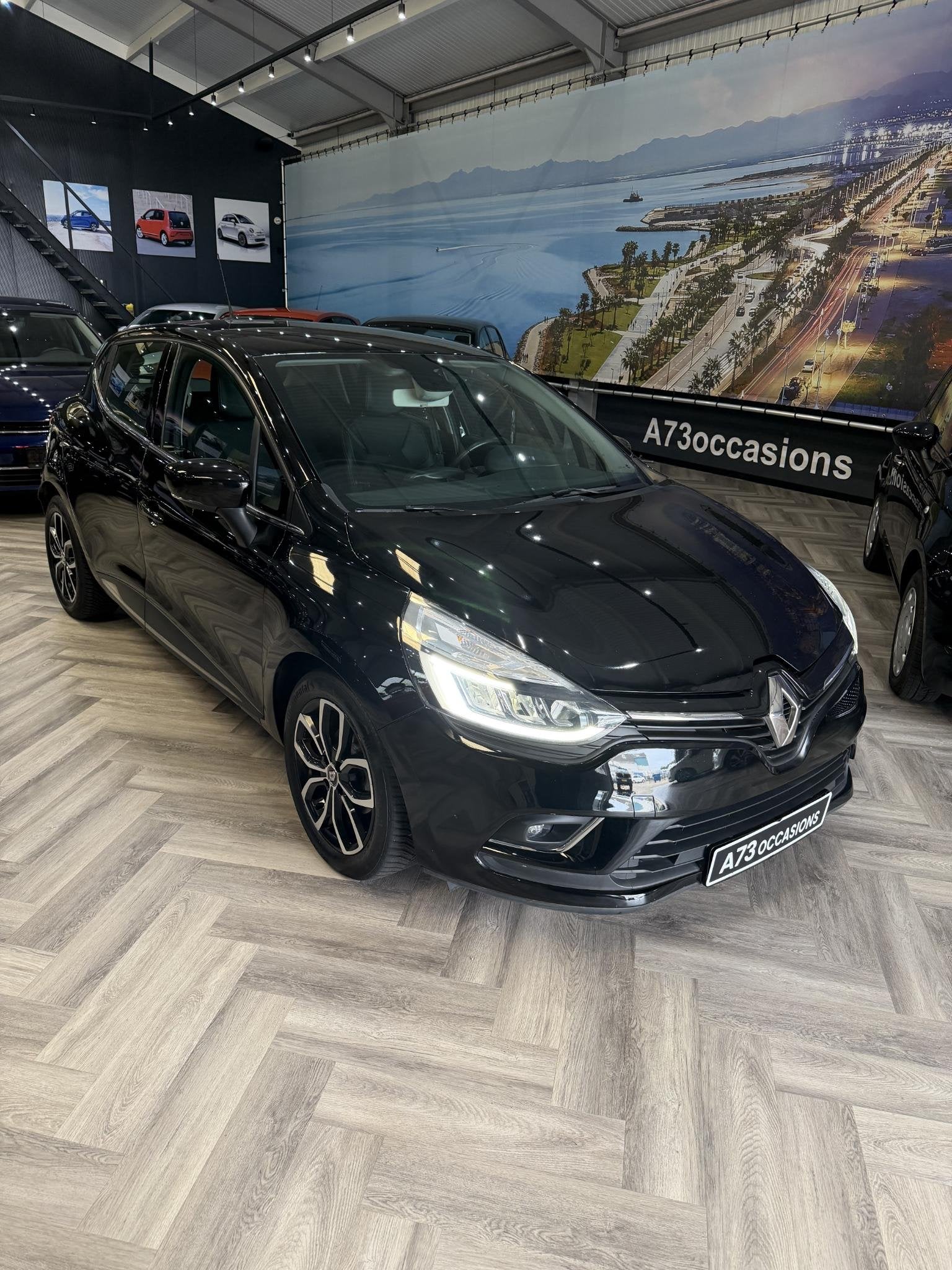 Renault Clio 0.9 TCe Intens, Voorwielaandrijving, 898 cc, Stof, Gebruikt